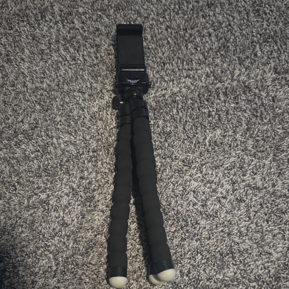 Flexible Black Tripod for Smartphones - Picture 3 of 4